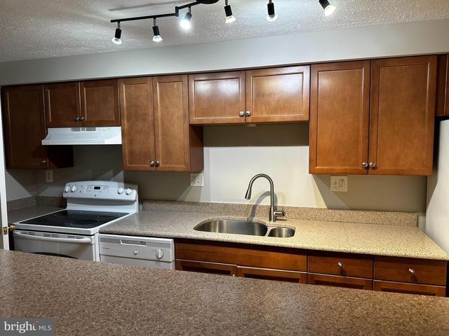 7 TEABERRY CT, Marlton, NJ 08053