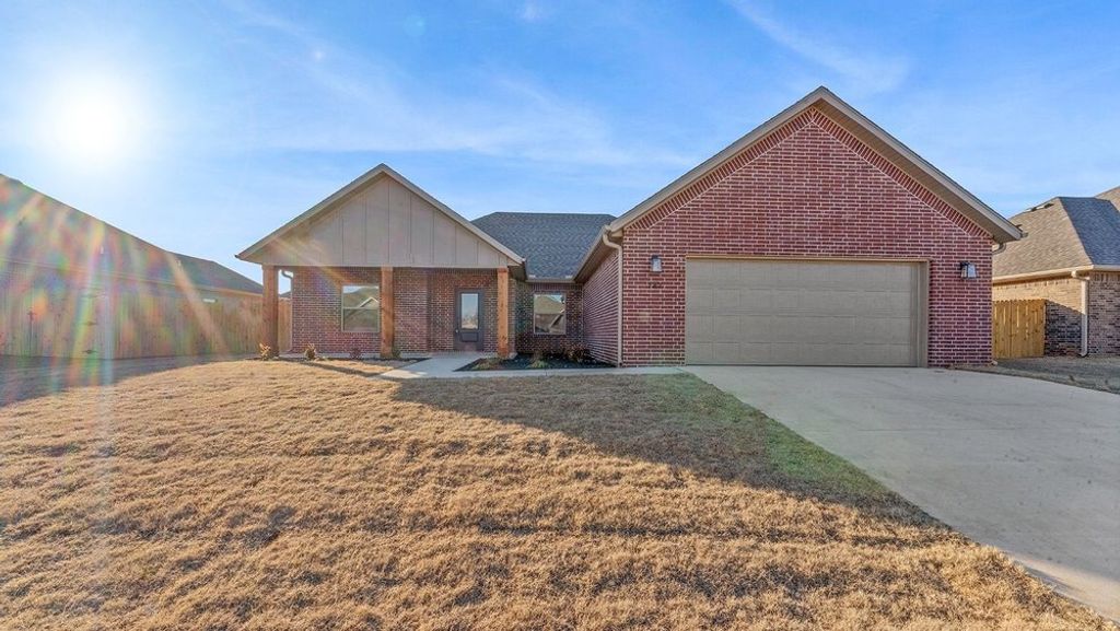 147 N Banner Avenue, Farmington, AR 72730