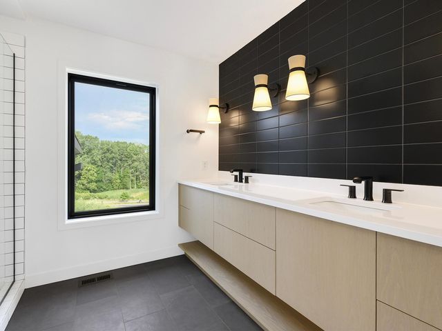 223 Old Wildwood Road, Mahtomedi, MN 55115