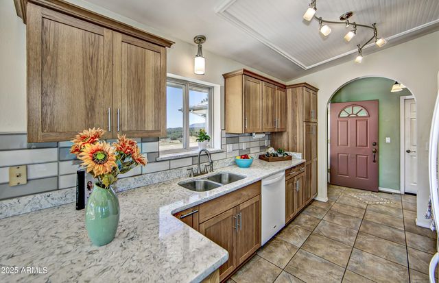 11800 W FADED WHISTLE Road, Skull Valley, AZ 86338