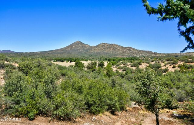 11800 W FADED WHISTLE Road, Skull Valley, AZ 86338