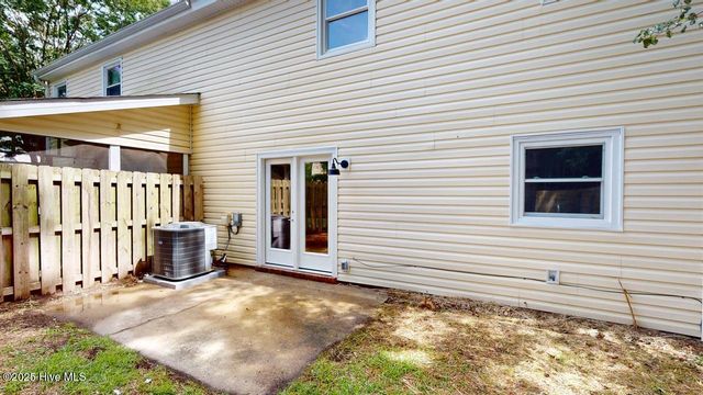 110 Greenford Place, Jacksonville, NC 28540