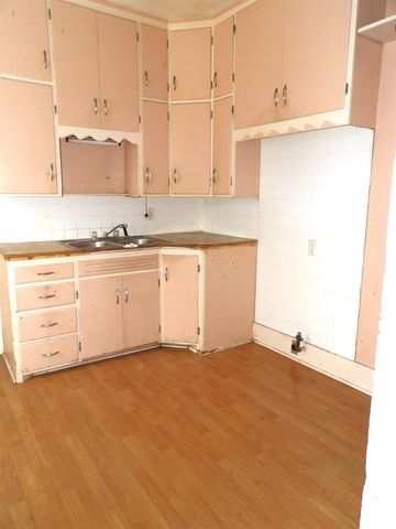 1007 E 14th, Winfield, KS 67156