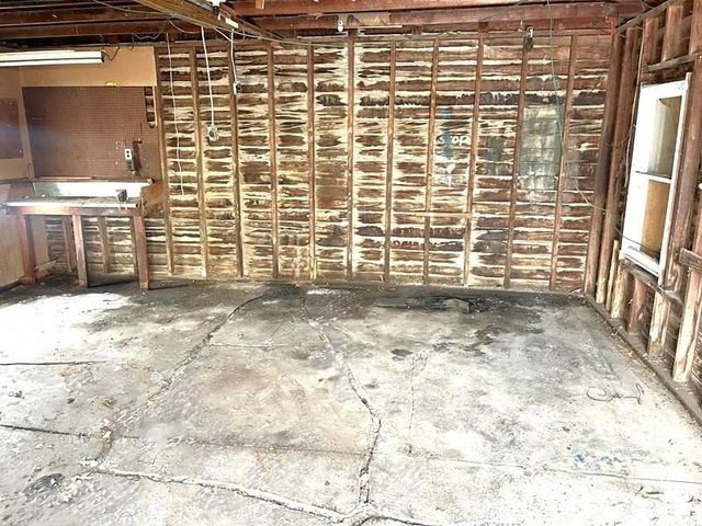 1007 E 14th, Winfield, KS 67156