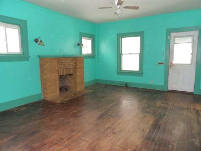 1007 E 14th, Winfield, KS 67156