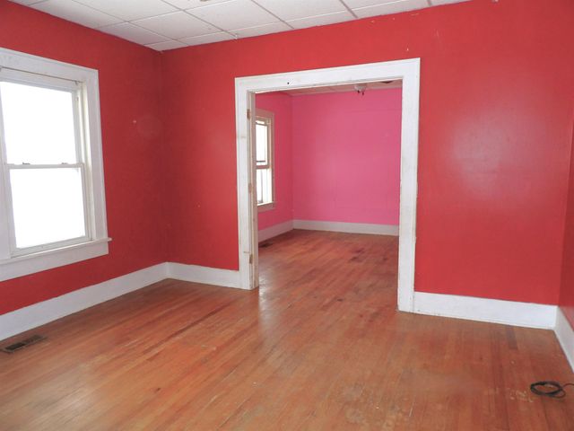 1007 E 14th, Winfield, KS 67156