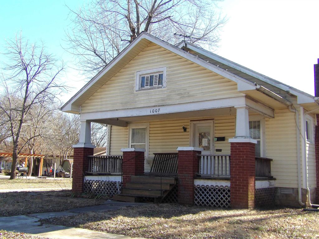 1007 E 14th, Winfield, KS 67156