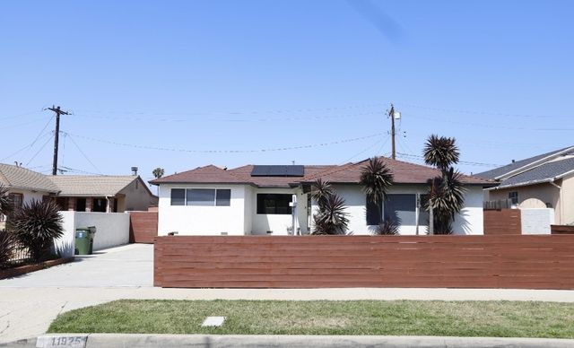 11925 Daleside Avenue, Hawthorne, CA 90250
