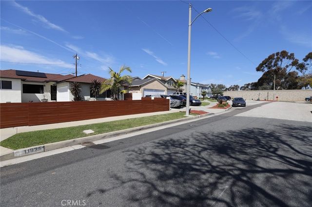 11925 Daleside Avenue, Hawthorne, CA 90250