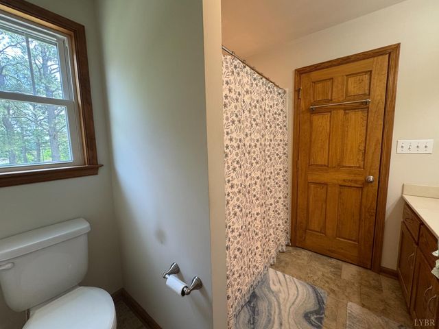 166 Dutch Lane, Appomattox, VA 24522