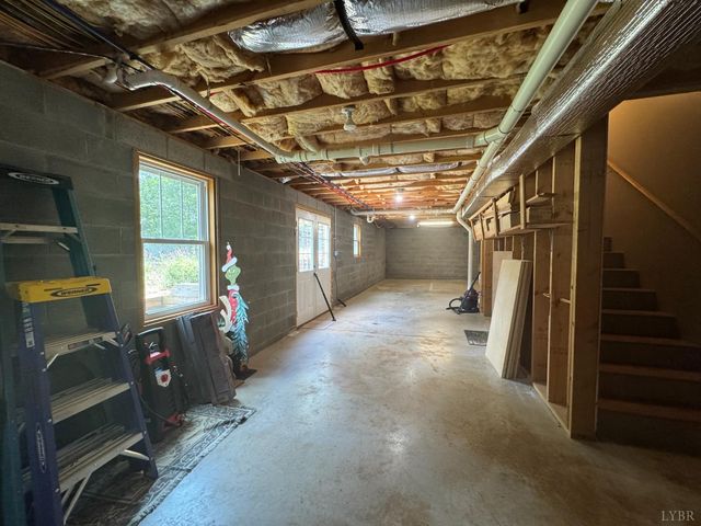 166 Dutch Lane, Appomattox, VA 24522