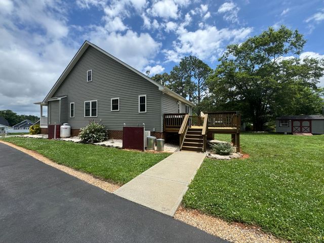 166 Dutch Lane, Appomattox, VA 24522