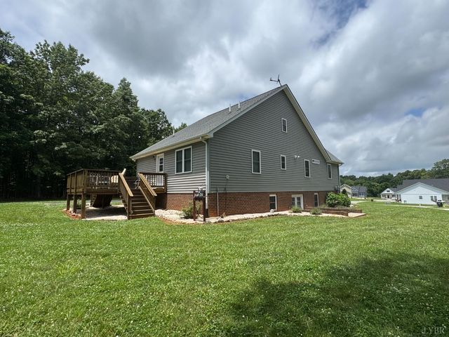 166 Dutch Lane, Appomattox, VA 24522