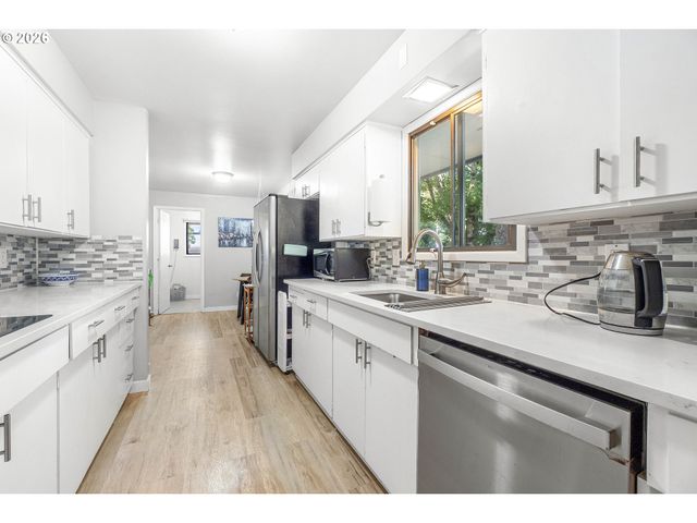 3034 Se 170TH Ave, Portland, OR 97236