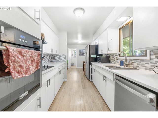 3034 Se 170TH Ave, Portland, OR 97236