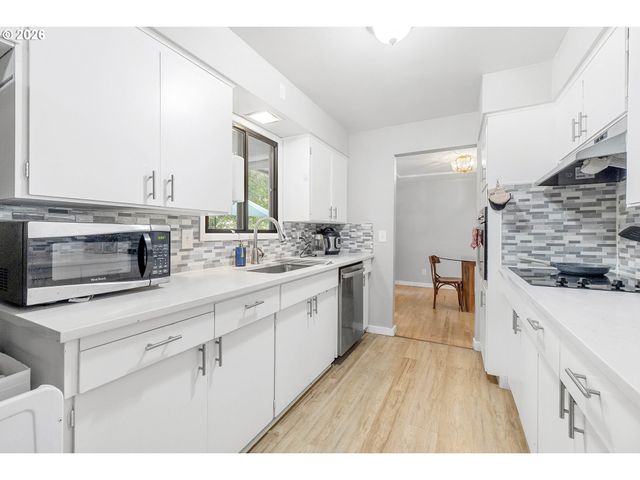 3034 Se 170TH Ave, Portland, OR 97236