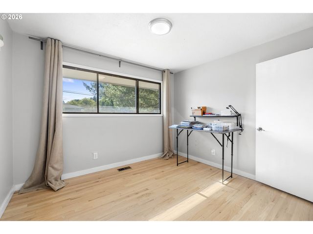 3034 Se 170TH Ave, Portland, OR 97236