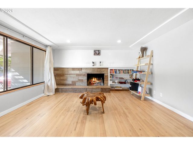 3034 Se 170TH Ave, Portland, OR 97236
