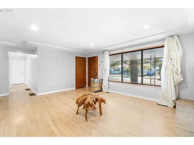 3034 Se 170TH Ave, Portland, OR 97236