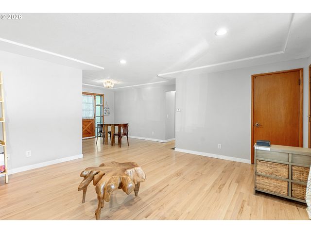 3034 Se 170TH Ave, Portland, OR 97236