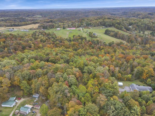 9600 Larimer Road, Logan, OH 43138