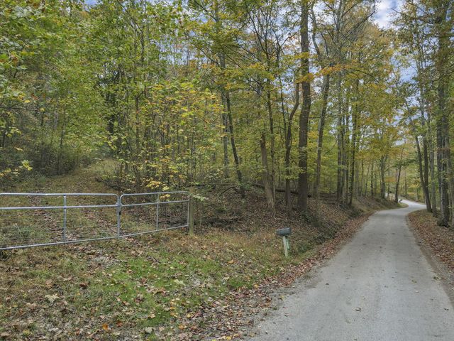 9600 Larimer Road, Logan, OH 43138