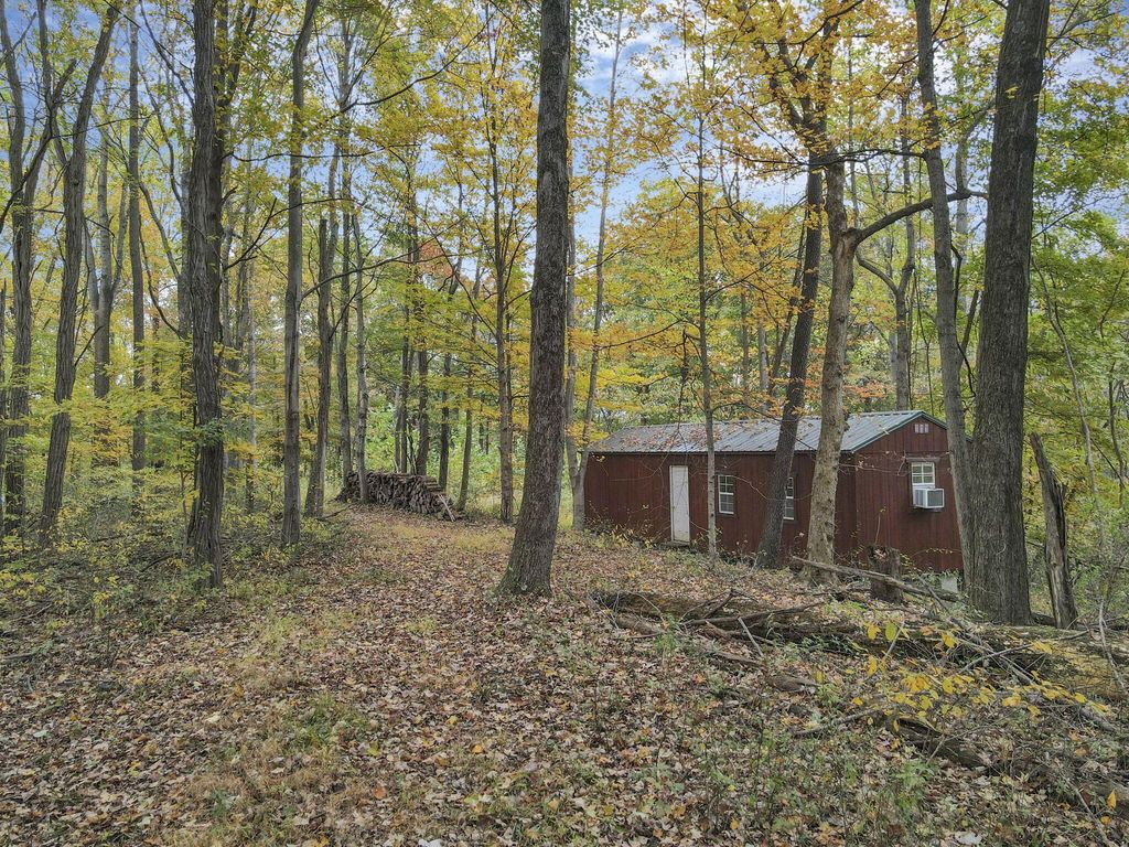 9600 Larimer Road, Logan, OH 43138