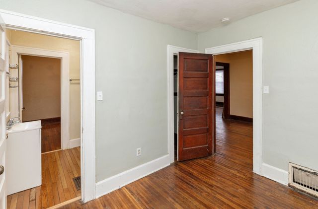 503 E Tiffin Avenue, Des Moines, IA 50313