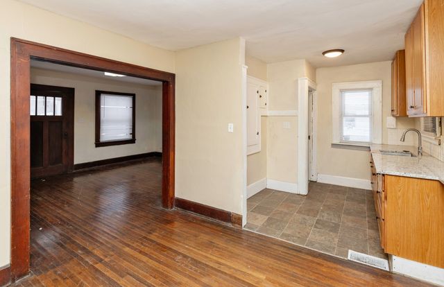 503 E Tiffin Avenue, Des Moines, IA 50313