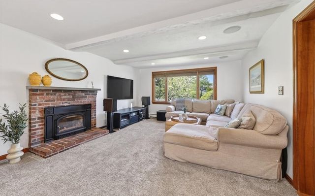 111 Barstow Dr, Braintree, MA 02184