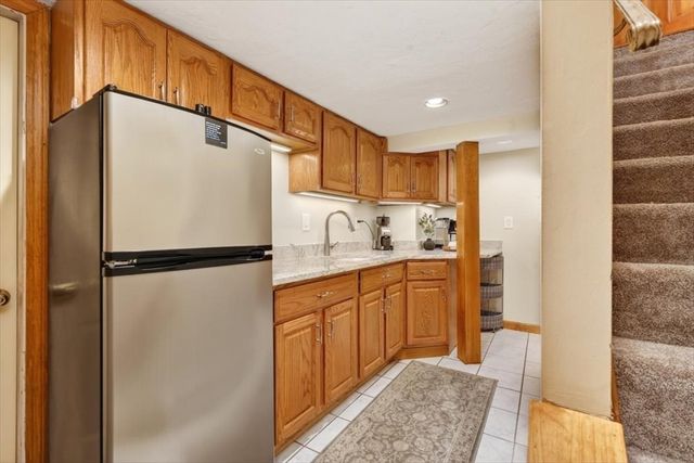 111 Barstow Dr, Braintree, MA 02184