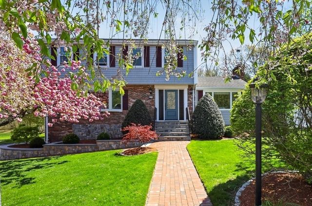 111 Barstow Dr, Braintree, MA 02184