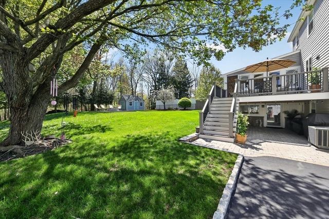 111 Barstow Dr, Braintree, MA 02184