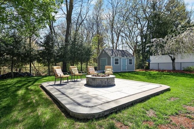 111 Barstow Dr, Braintree, MA 02184