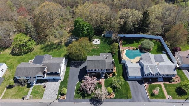 111 Barstow Dr, Braintree, MA 02184