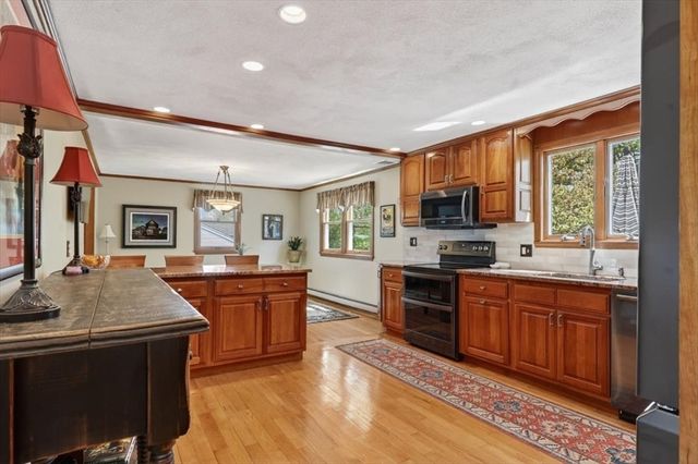 111 Barstow Dr, Braintree, MA 02184