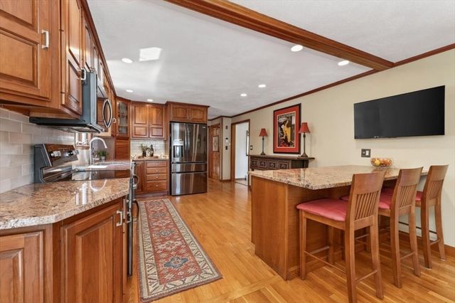 111 Barstow Dr, Braintree, MA 02184