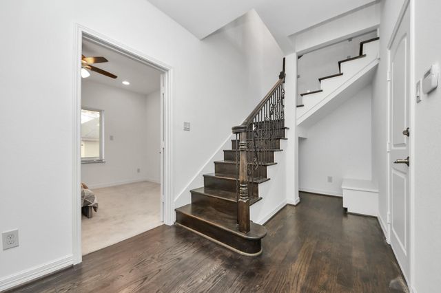 146 Carson Court, Houston, TX 77004