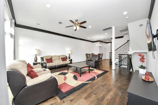 146 Carson Court, Houston, TX 77004