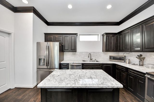 146 Carson Court, Houston, TX 77004