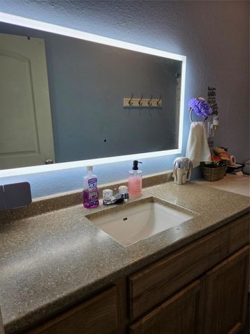 928 County Road 316, Louise, TX 77455