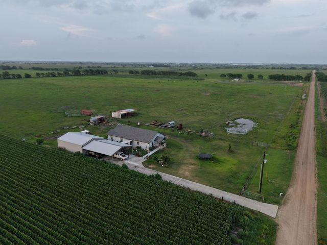 928 County Road 316, Louise, TX 77455