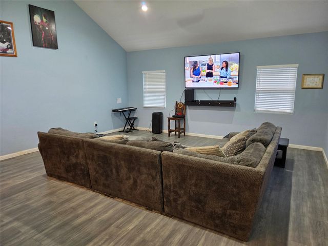 928 County Road 316, Louise, TX 77455