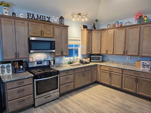 928 County Road 316, Louise, TX 77455
