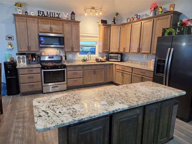 928 County Road 316, Louise, TX 77455