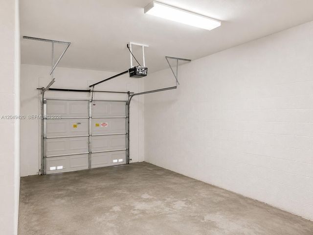 19316 NE 8th Court, Miami, FL 33179