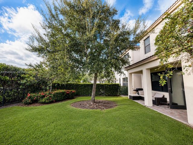 19316 NE 8th Court, Miami, FL 33179