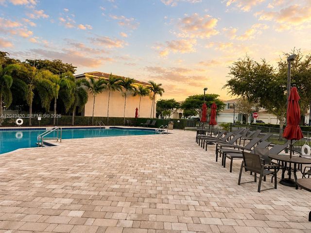 19316 NE 8th Court, Miami, FL 33179