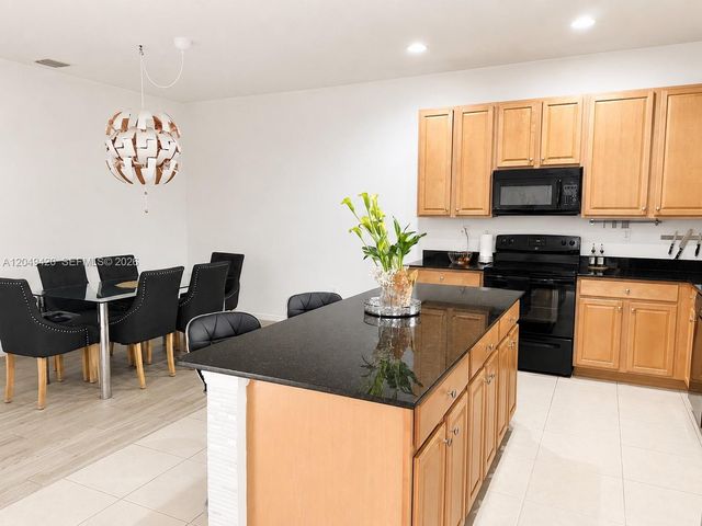 19316 NE 8th Court, Miami, FL 33179