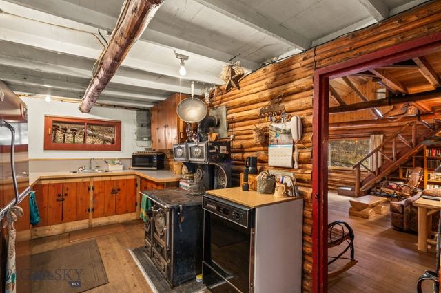 10400 Hyalite Canyon Road, Bozeman, MT 59718